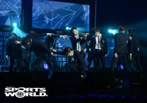 [SW포토] 그룹 더보이즈, 12명의 소년이 펼치는 화려한 무대