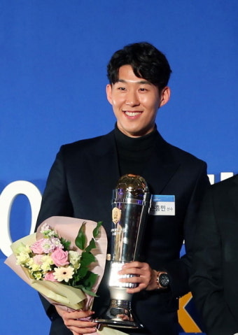 [KFA 시상식] ‘올해의 선수’ 손흥민, 의미있는 메시지 