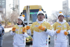 충북 제천 주자 55명, 인천서 ‘성화 불꽃’ 밝혔다
