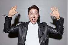 [줌인] ‘개가수’ 손헌수 “앞으로는 1년에 두 곡씩 신곡 발표할 것”