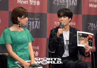 [SW포토]뉴이스트 JR,'본방사수 해주세요!'