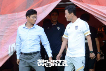 [SW포토]FC 서울 이을용 감독과 울산현대 김도훈 감독