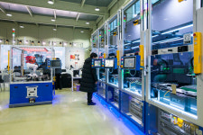 AR 안경 쓰면 정보가 쫘악… 로봇이 다 알아서 만든다