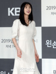 [SW포토] 배우 이수경 등장에 밝아지는 무대