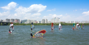 한강에서 열리는 전국 선수·동호회인들의 도심 속 파티! ‘2019 서울컵 오픈 윈드서핑대회’ 27일 개최