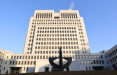 대법, “혼외관계로 낳아도 이의제기 안하면 친자”…인공수정도 친자인정