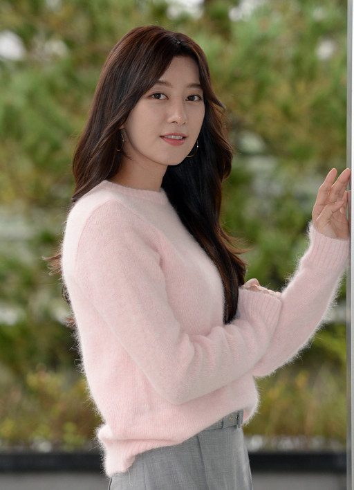 배우 최윤소, 극비 결혼 소식 알려져…팬들은 행복祝