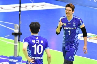 김규민 깜짝 활약…대한항공, 삼성화재 꺾고 선두 경쟁 이어가