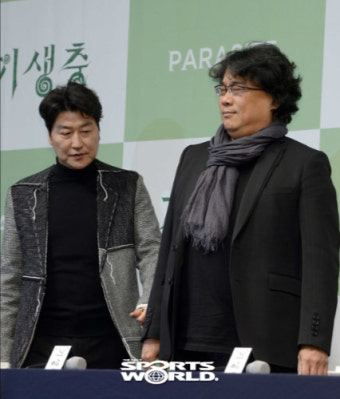 [SW포토] 기자회견 참석하는 봉준호 감독-송강호 배우