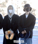 [SW포토]원팀 진우-정훈,장거리 비행에 목베개는 필수