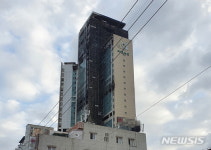 경찰 “울산 주상복합 화재, 3층 테라스에서 시작…원인은 확인 못해”