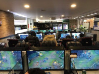 ‘어몽 어스’이어 ‘포트리스 V2’ 안착… 위축된 PC방 활력 되찾는다