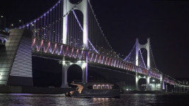 “야경 직이네~”… 열정 가득한 부산 밤바다