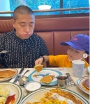 ‘10살 연하♥’ 개리, 아들과 브런치 먹방…갈수록 판박이 [스타★샷]