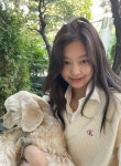 제니, 강아지 안고 러블리 미소…귀엽고 청순하고 다 해 [스타★샷]