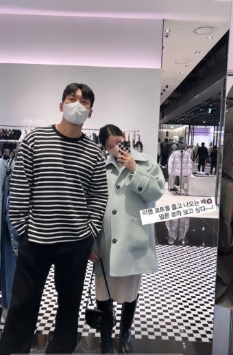 6기 영숙, 어느덧 코트 뚫고 나온 배 “얼른 로라 보고 싶다” [스타샷]