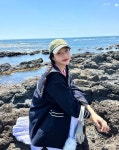 레드벨벳 조이, 바닷가 앞에서…윤슬이처럼 빛나는 미모 [스타★샷]