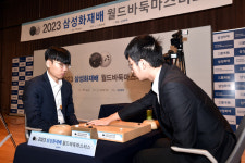 [2023 삼성화재배 월드바둑마스터스] 신진서, 쉬하오훙에게 설욕…8강 선착