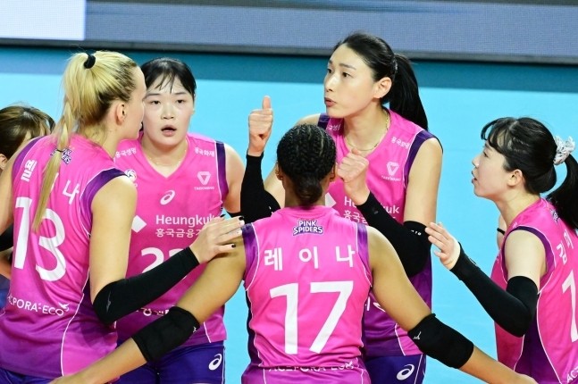 프로농구 팀 정관장, 10연패 끊고 8승 달성! 정효근-버튼 선수 주목, 한국가스공사에 역전승