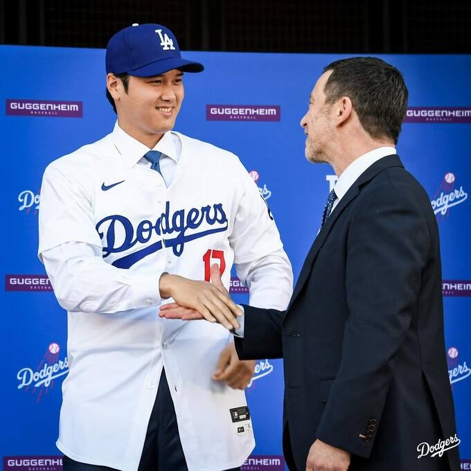 오타니, LA 다저스와 함께한 첫 시즌에 MLB 월드시리즈 우승 달성