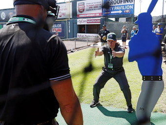 MLB, '여성 심판' 스프링캠프 시범경기 배정…무려 17년 만