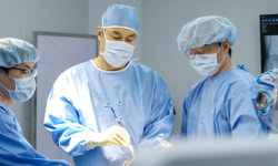 저스트병원 추한호 대표원장, 세계최초 수술로봇 ROSA UKR 슬관절 반치환술 성공