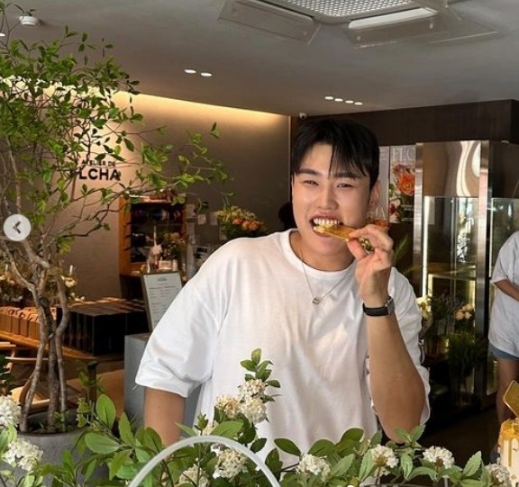 고정우, 하반신 마비된 할머니를 위한 헌신과 우울증과의 싸움 드러낸 이야기