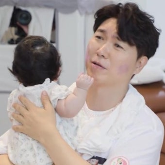 박수홍, ‘박슬기 딸’ 안고 글썽…“딸 전복이 안으면 펑펑 울 것, 말로 형용 못해” (슈돌)