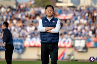‘충북청주 초대 사령탑’ 최윤겸 감독, 자진 사퇴···권오규 대행 체제