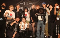 투애니원 콘서트, 지드래곤→양현석 총출동…“우리는 YG 패밀리”