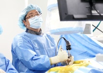 치료 시기 놓친 허리 디스크.. 양방향 척추내시경 수술로 치료