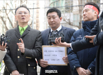 [SW포토] 기자회견중인 故김새론 유족 측 변호인단
