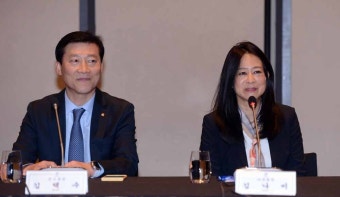 [SW포토]인사말하는 김택수 선수촌장과 김나미 사무총장