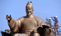 [한강로 컷] 봄맞이 세종대왕 동상 세척