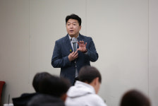 [비행기 타는 유망주⑤] [전문가분석] 청소년기, 심리학적으로 어떤 영향 있을까