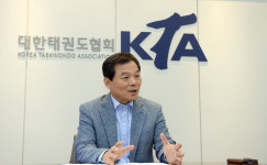 [談談한 만남] 생존 기로 선 태권도 “새 세대 손잡자”… 양진방 대한태권도협회장의 시선