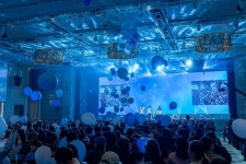 한국컴패션 ‘2026 꽃서트’에 참석해 나눔 메세지 전하는 홍보대사 박위·송지은 부부