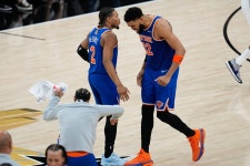 뉴욕 닉스, NBA 파이널 2차전 접전 끝 웃었다… 원정서 2연승