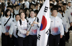 AG 한국 선수단, 약속의 땅 나고야 도착…금빛 팡파르 예고