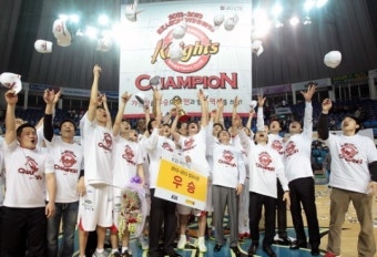 정규리그 우승팀은 5시즌 만에 홈에서 축포