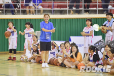 [포토] 아이들 플레이에 코치 웃음꽃이 활짝!