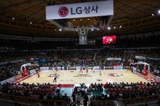 2019년 첫 승전보 주인공은 KT…'농구영신' 경기에서 LG 제압