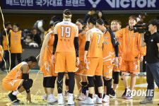 [포토] KB스타즈 65:62로 승리, 4연승 행진