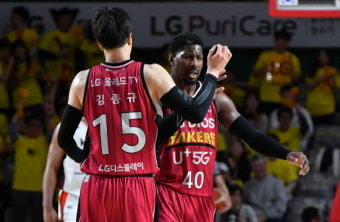 [KBL PO]'20+ 득점 3명' LG, 연장 접전 끝 1차전 승리..93.2% 확률 잡았다.