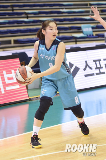 [포토] 김지영 '자리 잡으면 패스할게'