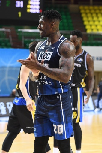 [KBL CUP] '라건아 33P 20R 폭격' KCC, 삼성 꺾으며 첫 승