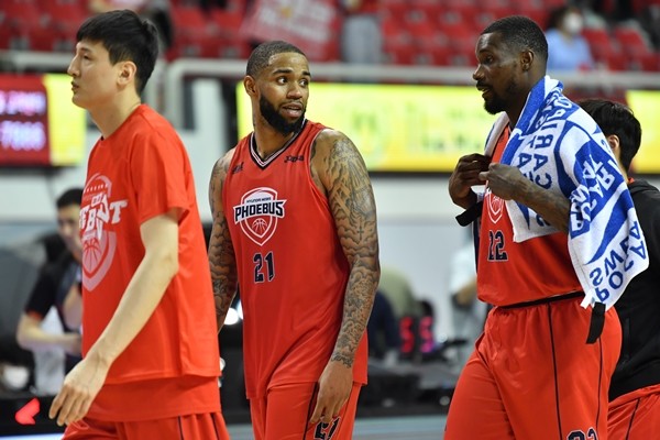 LG vs 현대모비스, 4강 첫 경기 67-64 승리로 챔피언결정전 더 다가서다