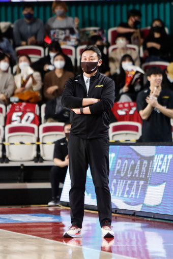 원정 3연패 끊어야 할 LG 조성원 감독 