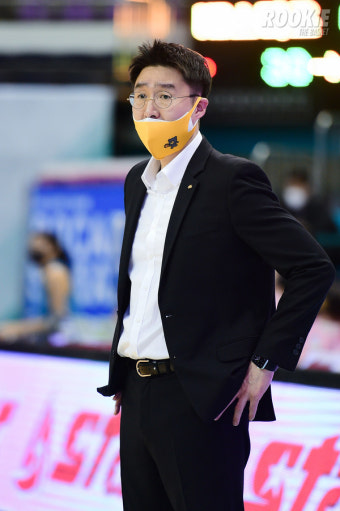 KB스타즈 김완수 감독 