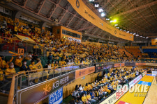 [포토] 노랗게 물든 청주실내체육관